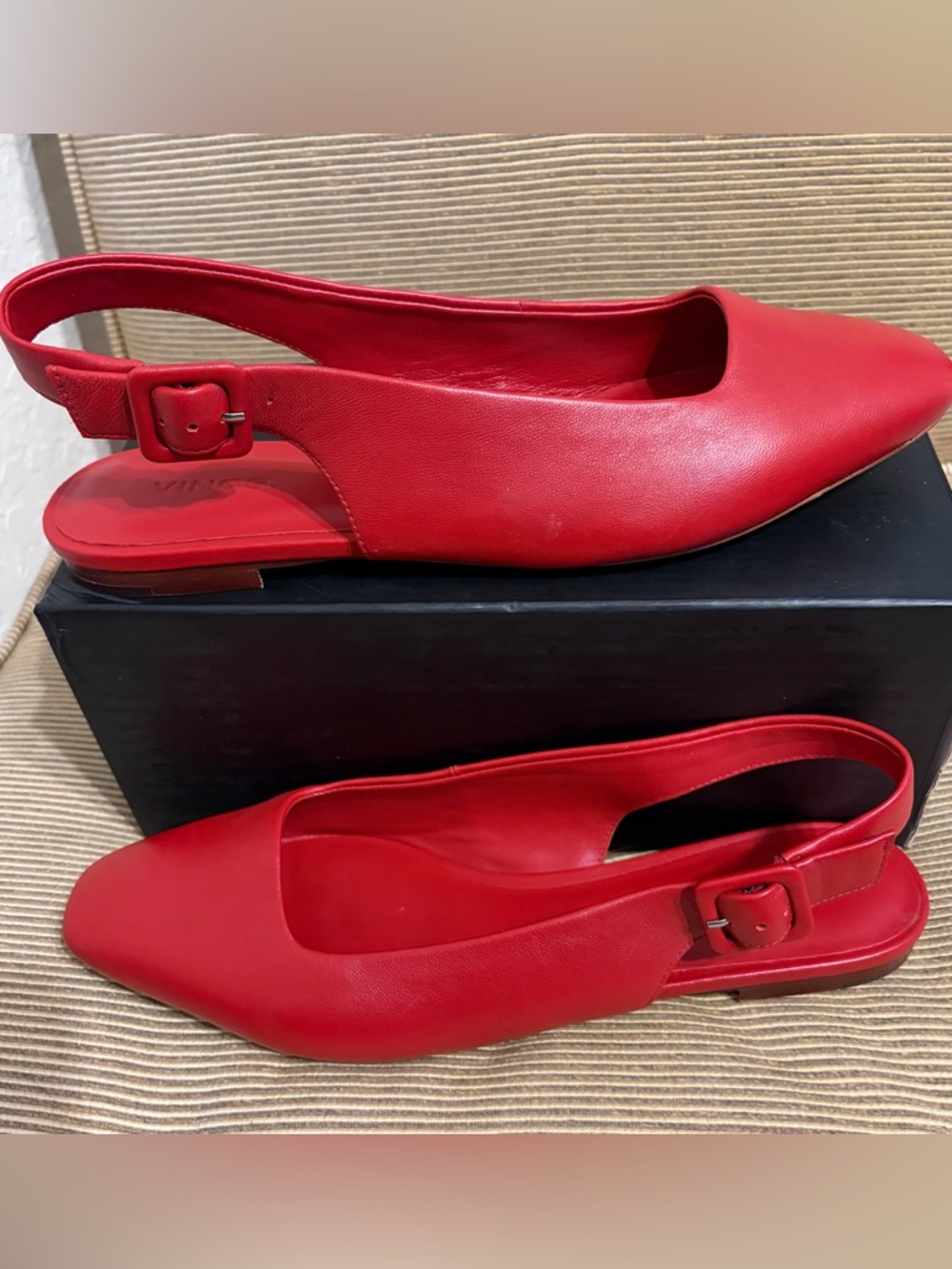 🎉NWOT Vince Vida Leather Slingback Flat Sandal in Crimson - Size 9